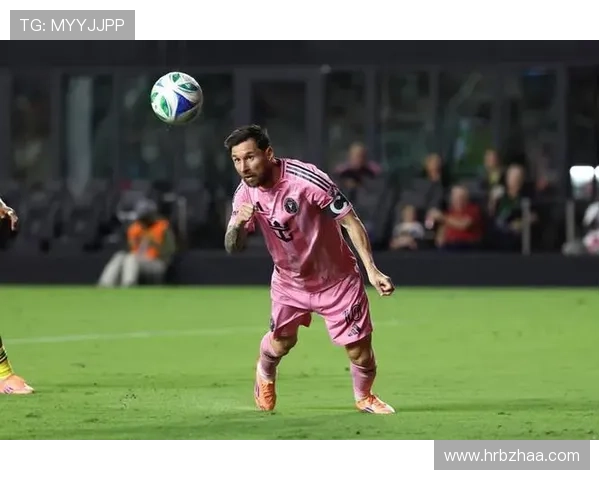 梅西轻巧破门助队接近九百球